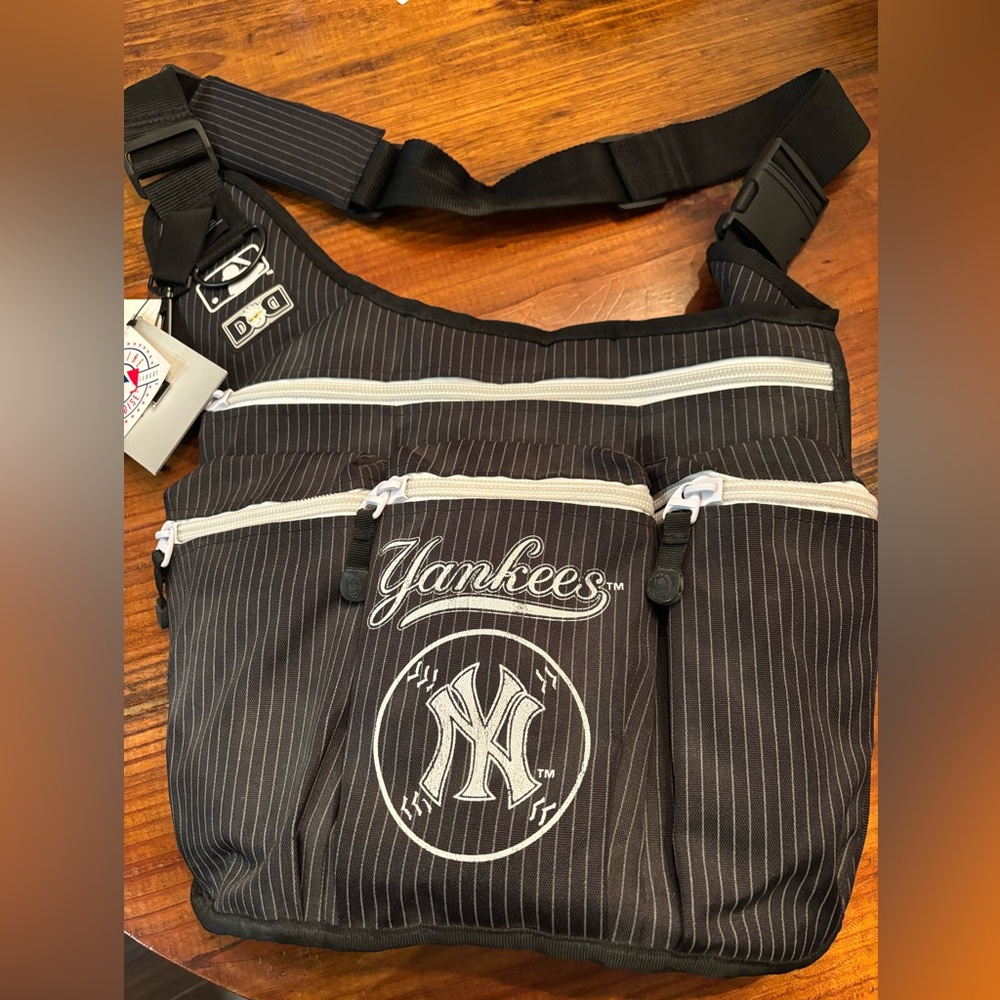 White and Blue Diaper Bag with Yankees Logo (New)